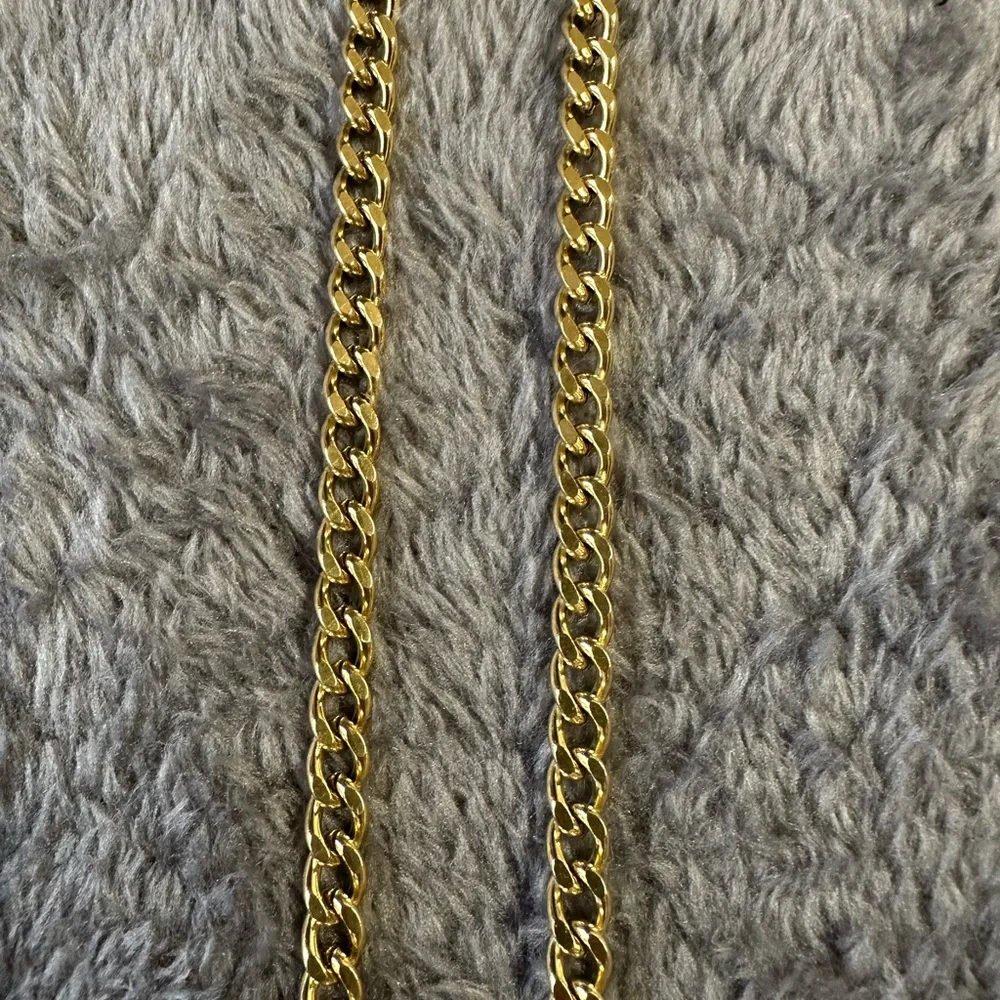 Gold Chain Necklace - Picture 2 of 6